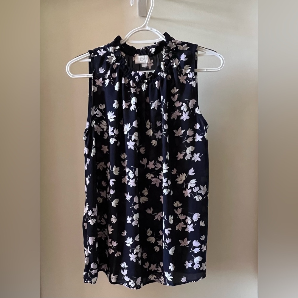 Loft navy with lavender and white flowers sleeveless top